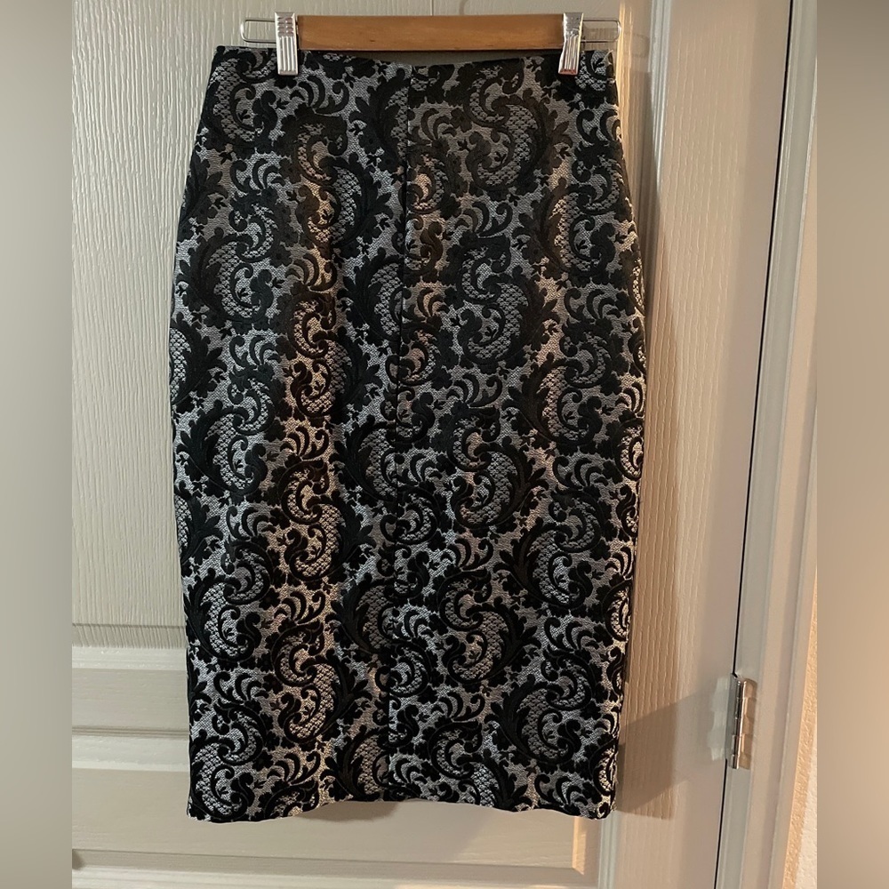 Worthington Women's Size 6 Black Silver Pencil Skirt